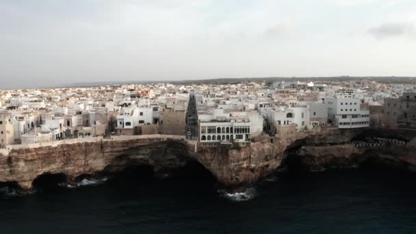 Vista Panorámica Aérea Del Paisaje Urbano Primavera Ciudad Polignano Mare — Vídeos de Stock