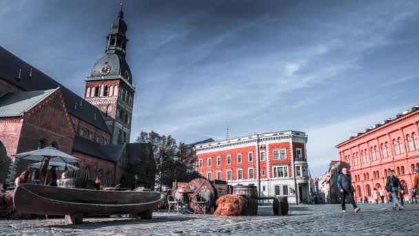 拉脱维亚里加 2020年8月15日 拉脱维亚里加老城圆顶广场里加大教堂的时差图 — 图库视频影像