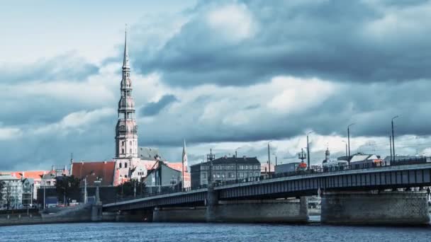 Timelapse Uitzicht Oude Binnenstad Van Riga Met Verkeer Door Stad — Stockvideo