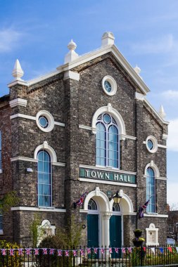 Selby, İngiltere - 26 Nisan 2016. Dış halka açık bir toplantı yeri bu antika pazarı şehirde ve Belediye Meclisi ofisleri evi Yorkshire, İngiltere'de Selby Belediye Binası