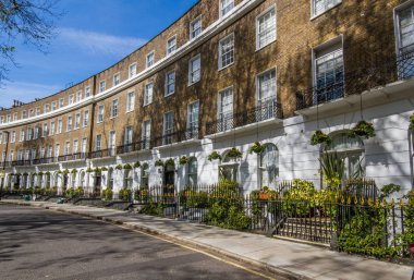 Londra, İngiltere - 5 Mayıs 2016. Londra, İngiltere, St Pancras bölgede arzu edilen Londra townhouse özelliklerinin eğri cephe