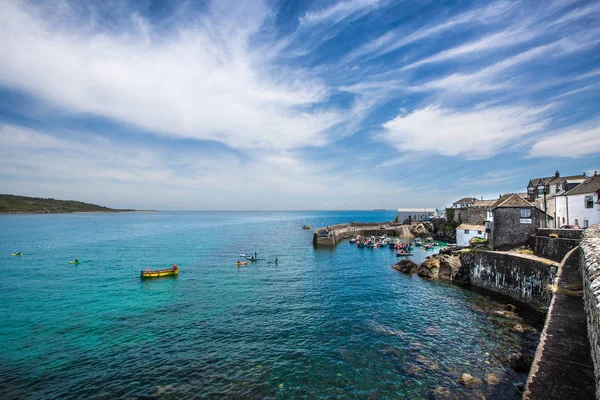 콘월어 낚시 마을 Coverack 및 항구 — 스톡 사진