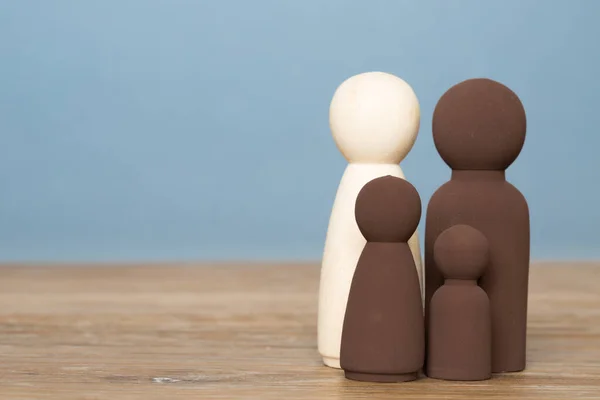 Conceito Família Mista Pais Negros Brancos Com Filhos Espaço Cópia — Fotografia de Stock