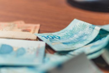 Brezilya 'dan gelen para. Real 'in notları, madeni paralar, Brezilya para birimi, Brezilya BRL. Tasarruf, maaş, ödeme ve fon kavramı.