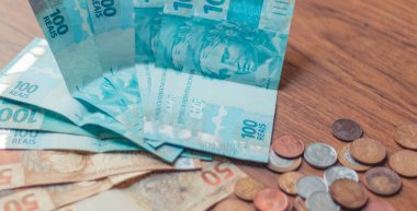 Brezilya 'dan gelen para. Real 'in notları, madeni paralar, Brezilya para birimi, Brezilya BRL. Tasarruf, maaş, ödeme ve fon kavramı.