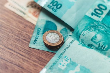 Brezilya 'dan gelen para. Real 'in notları, madeni paralar, Brezilya para birimi, Brezilya BRL. Tasarruf, maaş, ödeme ve fon kavramı.