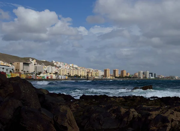 Costa Con Mar Agitado Cielo Nublado Ciudad Las Palmas Gran —  Fotos de Stock
