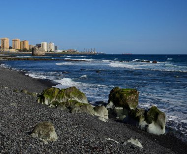 Arka planda San Cristobal ve Las Palmas şehir kıyıları, Kanarya Adaları