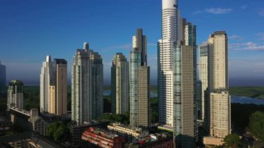 Puerto Madero modern gökdelen binaların panoramik havadan görünümü. Buenos Aires, Arjantin
