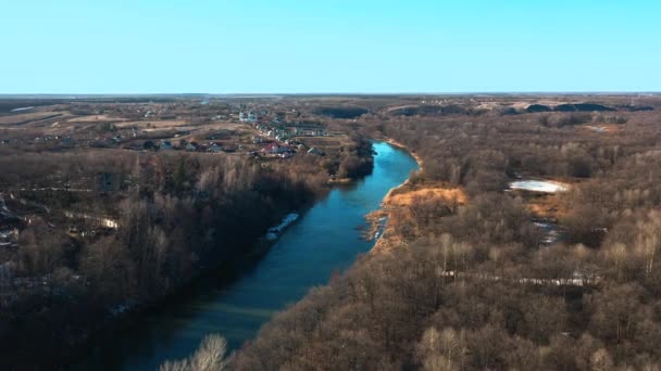 Aerial drone shot of brown tree forests landscape in Autumn with river. Rusia — Vídeos de Stock