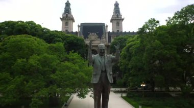 Evita peron 'un ünlü başkanı ve kocası Juan Domingo Peron heykeli 'nin havadan drone görünümü. Buenos Aires, Arjantin