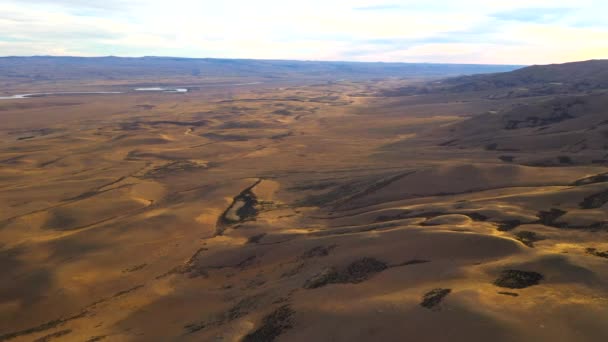 Vista aerea dall'alto del paesaggio di Pampas in Patagonia, Argentina, Sud America — Video Stock