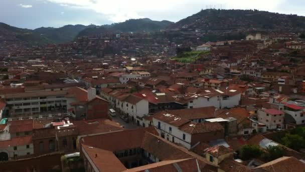 Légi drone kilátás egy régi város Cusco-a főváros inka civilizáció. Pera, Dél-Amerika. — Stock videók