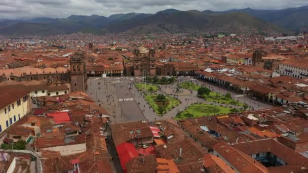 Légi drone kilátás a főtérre Cusco város-Plaza de Armas. Pera, Dél-Amerika. — Stock videók