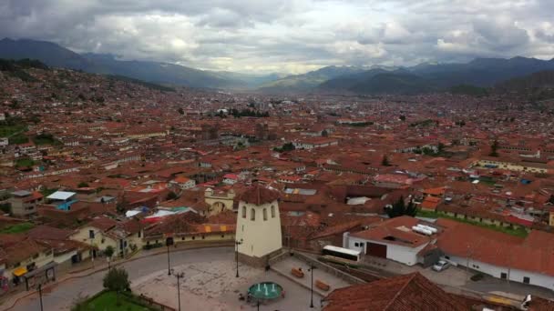 Veduta aerea drone di un centro storico Cusco - La capitale della civiltà Inca. Perù, Sud America . — Video Stock