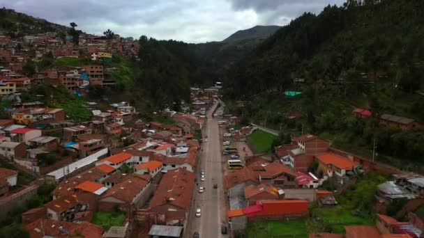 Aerial Drone utsikt över en gammal stad Cusco-huvudstaden i Inca civilisation. Peru, Sydamerika. — Stockvideo