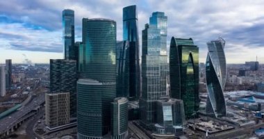 Moskova City iş merkezi gökdelenler Timelapse havadan görünümü.