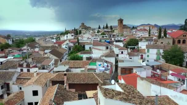 Veduta aerea drone della città di Granada, Andalusia. Spagna, estate 2019 — Video Stock