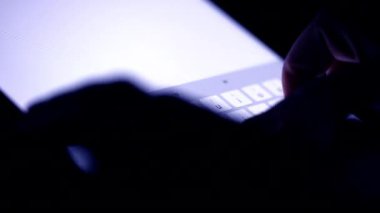 İnanılmaz gelişmiş bir görüntü. Süper hızlı kablosuz bağlantı masaüstü uygulamaları iş gününüzü süper hızlı WiFi ve hücresel seçeneklerle daha verimli hale getirir. Sihirli Klavye özellikleri.