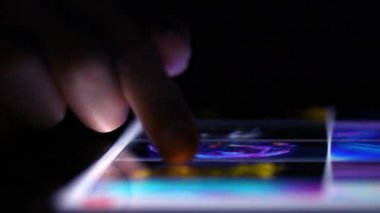 İnanılmaz gelişmiş bir görüntü. Süper hızlı kablosuz bağlantı masaüstü uygulamaları iş gününüzü süper hızlı WiFi ve hücresel seçeneklerle daha verimli hale getirir. Sihirli Klavye özellikleri.