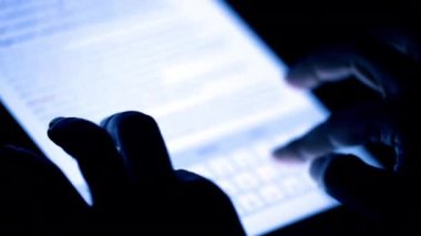 İnanılmaz gelişmiş bir görüntü. Süper hızlı kablosuz bağlantı masaüstü uygulamaları iş gününüzü süper hızlı WiFi ve hücresel seçeneklerle daha verimli hale getirir. Sihirli Klavye özellikleri.
