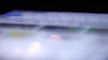 İnanılmaz gelişmiş bir görüntü. Süper hızlı kablosuz bağlantı masaüstü uygulamaları iş gününüzü süper hızlı WiFi ve hücresel seçeneklerle daha verimli hale getirir. Sihirli Klavye özellikleri.