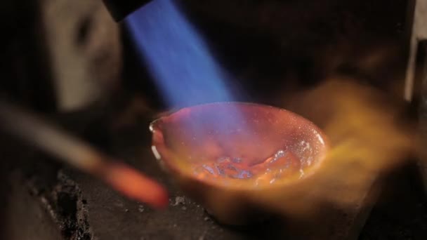 Melting of silver by a blowtorch — Stock Video