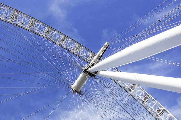 London, united kingdom - 6. Mai: Detail aus london eye am 6. Mai 2011 in london, uk. London Eye ist mit 135 Metern das höchste Riesenrad Europas — Stockfoto