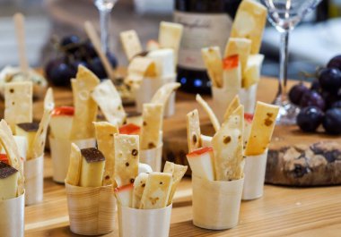 Tatlım, pecorino peyniri armut, fındık ve bir Piadina ile İtalyan meze yetiştirilmiş