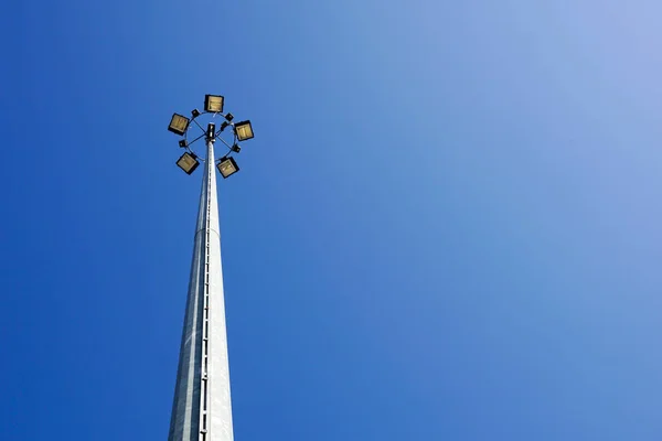 Pólo de luz do solo no fundo embaçado — Fotografia de Stock