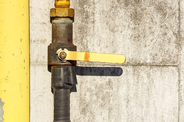 Válvula en el tubo de gas — Foto de Stock