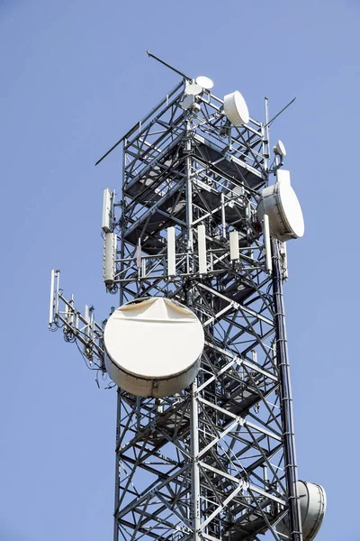 Tour de télécommunications. antenne Station de base pour téléphone portable — Photo