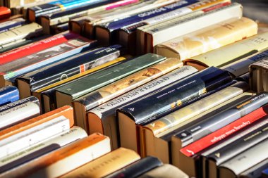 Naples, İtalya - 10 Mart 2017: ikinci el kitap tezgahları kitap çarşı tarihi merkezi, Napoli, İtalya.