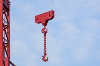 gökyüzü arka plan inşaat sahasında kule vinç