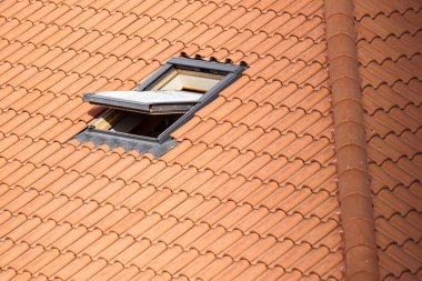 Çatı vasistas veya velux windows ile yakın çekim