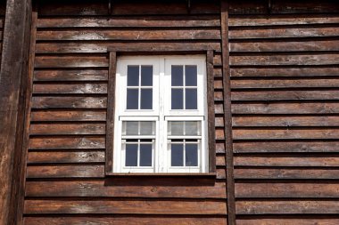 Dış pencere ve duvar vintage bir ahşap evin Amerikan Batı .