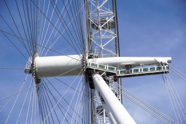 London, Büyük Britanya - 6 Mayıs: Londra, İngiltere'de London Eye 6 Mayıs 2011 tarihinde detayını. London Eye Avrupa'nın en yüksek dönme dolap 135 metre olduğunu