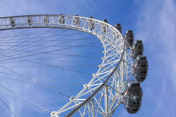 London, Verenigd Koninkrijk - 6 mei: Detail van de London Eye op 6 mei 2011 in Londen, Verenigd Koninkrijk. London Eye is het hoogste reuzenrad in Europa op 135 meter — Stockfoto