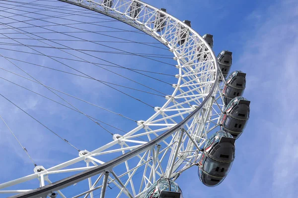 London, Storbritannien - 6 maj: detalj av London Eye på maj 6, 2011 i London, Uk. London Eye är det högsta pariserhjulet i Europa på 135 meter — Stockfoto