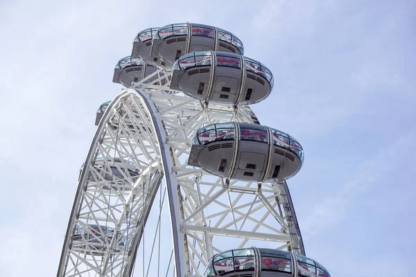 London, Verenigd Koninkrijk - 6 mei: Detail van de London Eye op 6 mei 2011 in Londen, Verenigd Koninkrijk. London Eye is het hoogste reuzenrad in Europa op 135 meter — Stockfoto