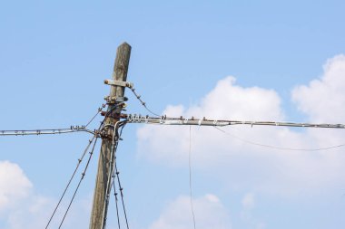 Güç hatları elektrik kutup için donatım.