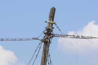 Güç hatları elektrik kutup için donatım.