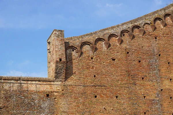 Arka plan olarak ortaçağ kale duvarı. tuğla duvar — Stok fotoğraf