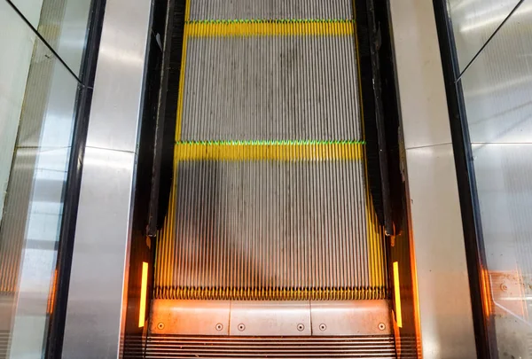 Mechanical escalators for people up and down, access detail — Stock Photo, Image