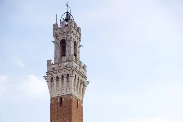 カンポ広場とマンジアの塔、シエナ、イタリア — ストック写真