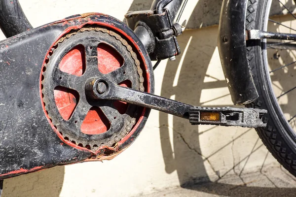 Pedal de bicicleta. detalhe da cadeia de engrenagem e bicicleta — Fotografia de Stock