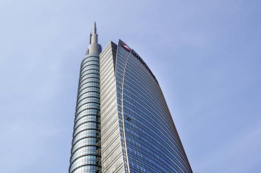 Milan, İtalya 4 Mayıs 2019. Porta Garibaldi yakınlarındaki Porta Nuova ilçesinde Unicredit gökdelen kulesi.
