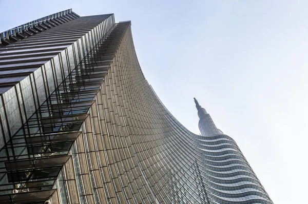 MILAN, ITALY 4 MAY 2019. Unicredit skyscraper tower in Porta Nuova district near Porta Garibaldi. — Stock Photo, Image
