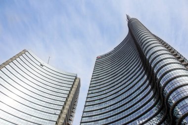 Milan, İtalya 4 Mayıs 2019. Porta Garibaldi yakınlarındaki Porta Nuova ilçesinde Unicredit gökdelen kulesi.