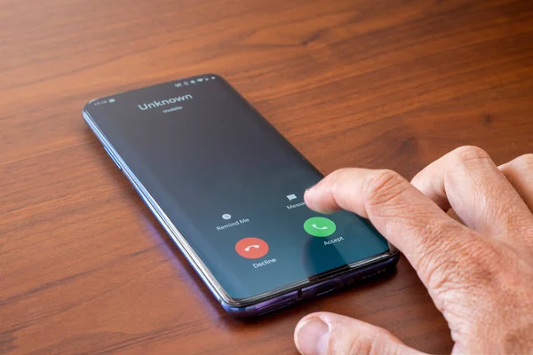 Telefoontje Van Onbekend Nummer Oplichting Fraude Phishing Met Smartphone Concept — Stockfoto